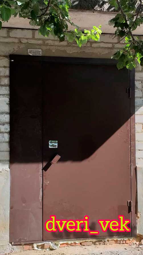 Дверь в подъезд с кодовым кнопочным замком